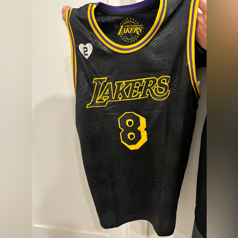 Kobe Bryant Lakers #8 Statue Giveaway Black Snake Skin Jersey 2/8/24 SGA Gigi 2